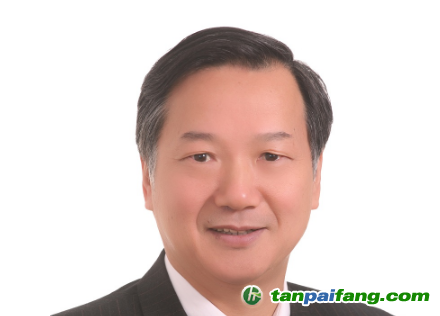 周宏春   國(guó)務(wù)院發(fā)展研究中心研究員、副巡視員，國(guó)務(wù)院特殊津貼獲得者;從事資源、環(huán)境、可持續(xù)發(fā)展等領(lǐng)域的產(chǎn)業(yè)和政策研究 