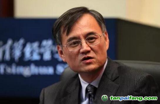 錢穎一：經(jīng)濟學家，清華大學文科資深教授，曾任清華大學經(jīng)濟管理學院院長